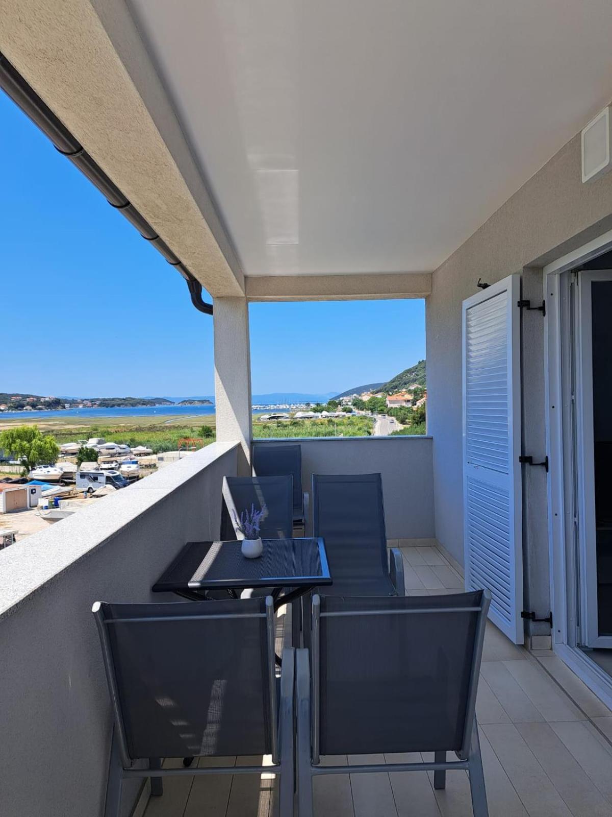 Apartmán Navis Supetarska Draga Exteriér fotografie
